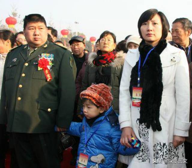 毛新宇一家参加阅兵活动画面公布毛新宇一家参加阅兵活动，荣耀时刻，画面震撼公布